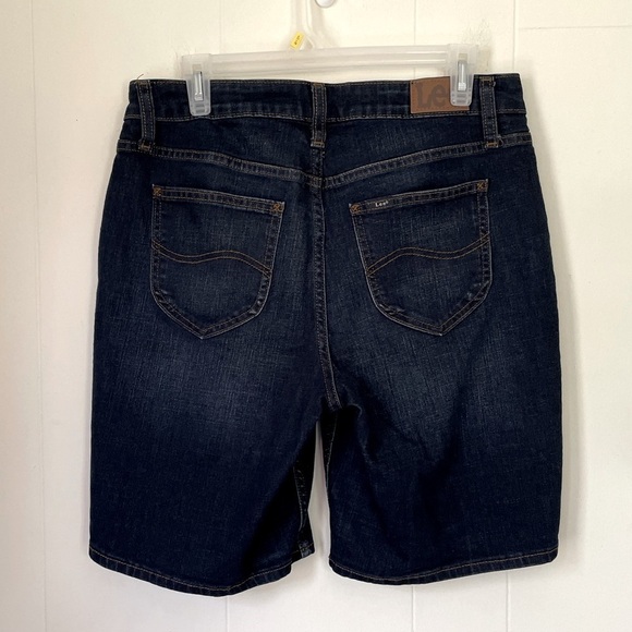 Lee Burmuda jean shorts ~ dark wash denim stretch ~ 9 in inseam women’s size 12M - Picture 3 of 13